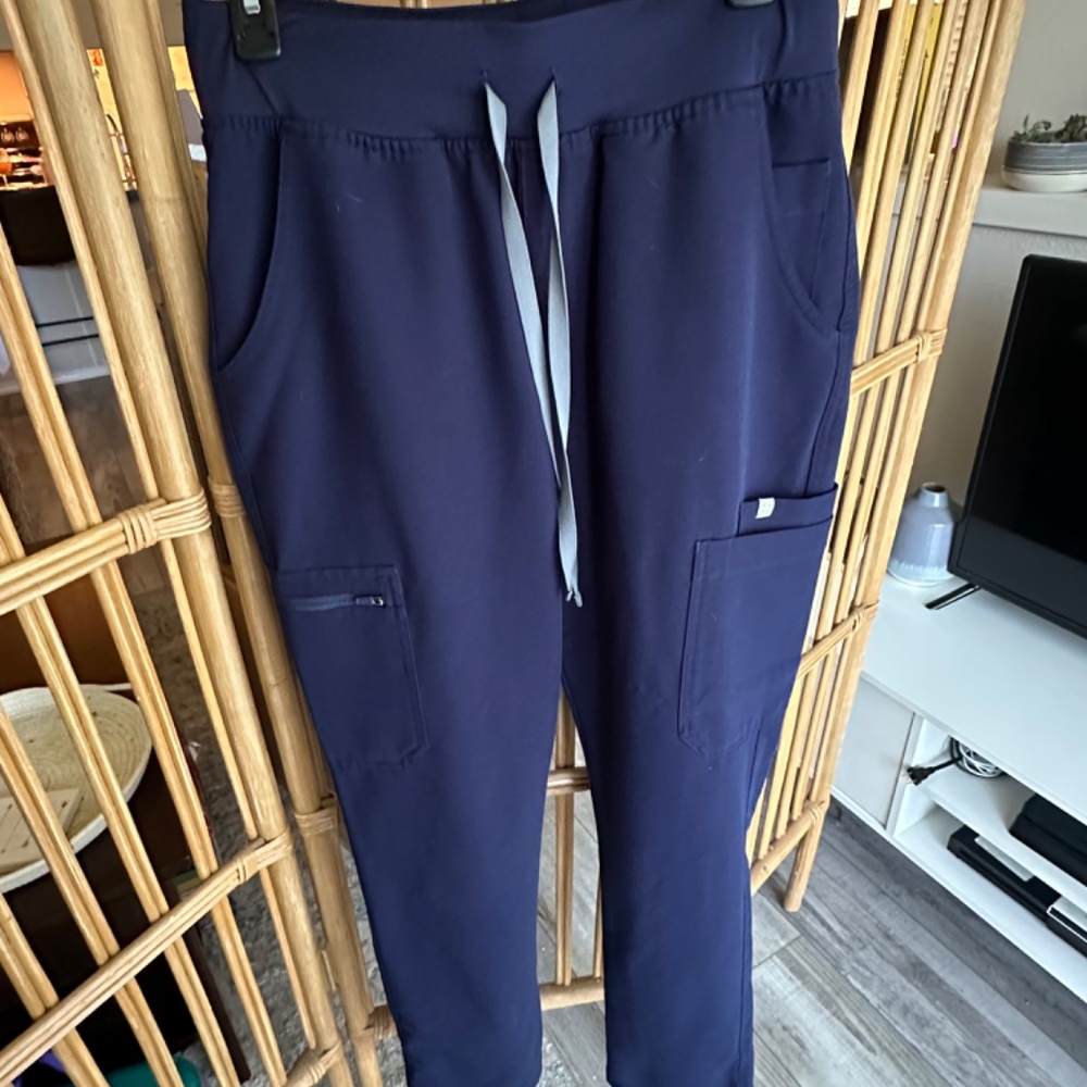 Figs navy blue scrub set Medium - Picture 5 of 6